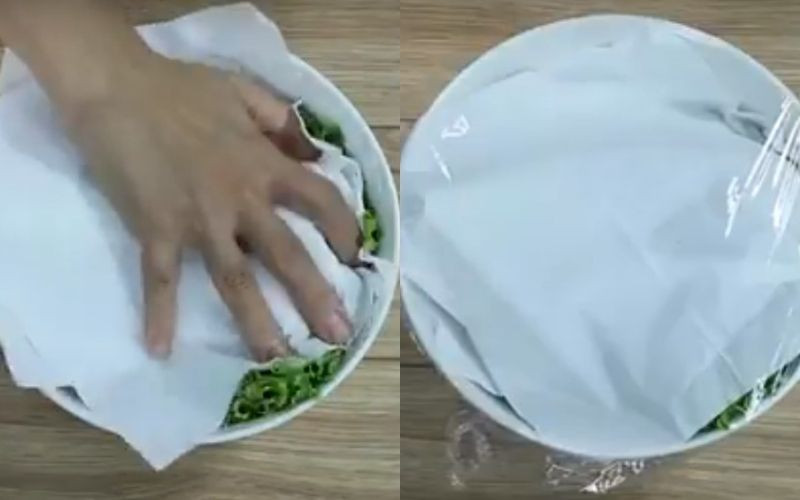 alt: Bắp cải được bọc trong khăn giấy và màng bọc thực phẩm đặt trong tô