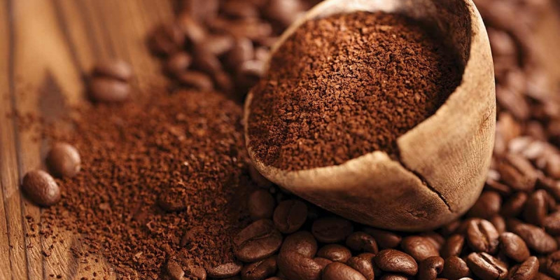 Alt: Dầu olive trong chai thủy tinh