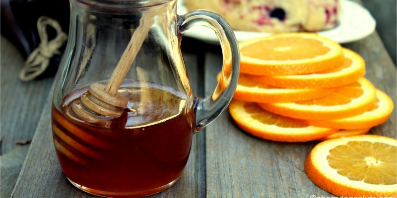 Alt: Mật ong nguyên chất được bảo quản trong lọ thủy tinh