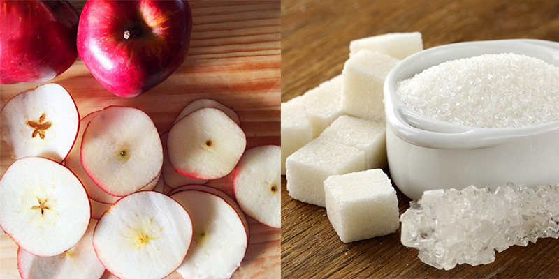 alt: Muối trắng được bảo quản trong lọ thủy tinh