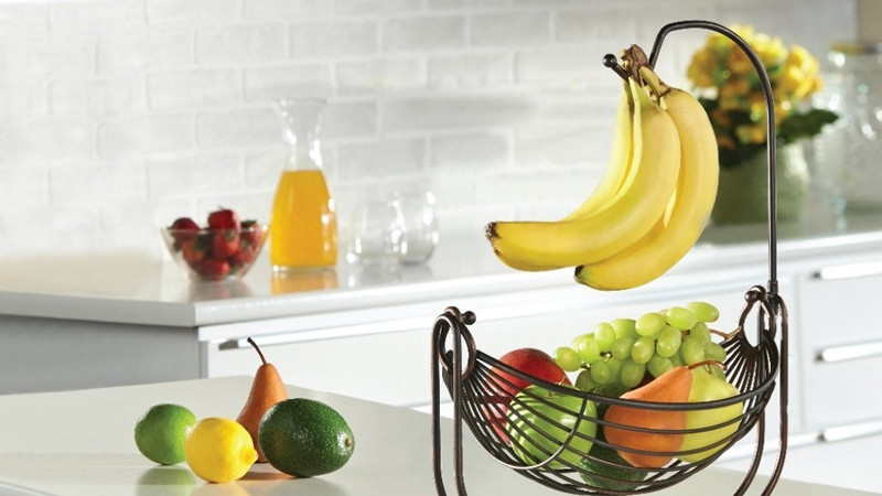 alt: Nải chuối để riêng với các loại trái cây khác