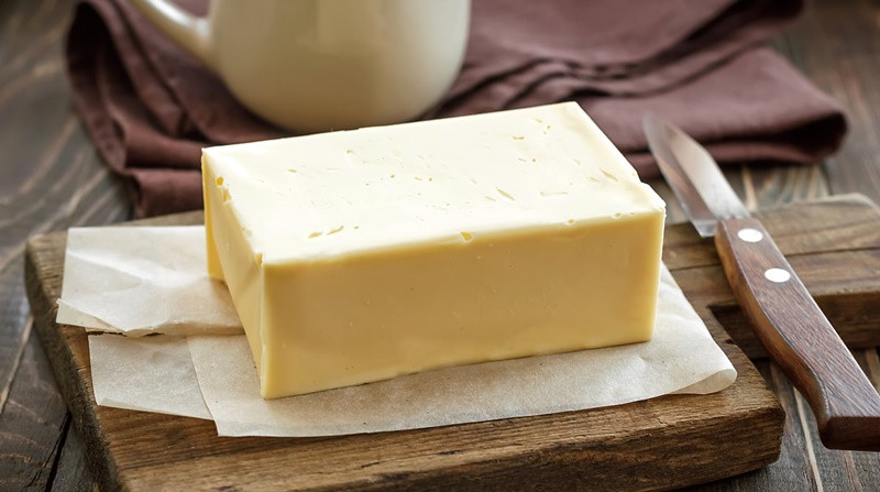 alt text: Bơ được bảo quản không đúng cách sẽ nhanh hỏng