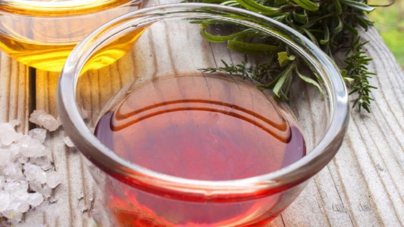 alt text: Giấm cherry, gia vị độc đáo cho món ăn