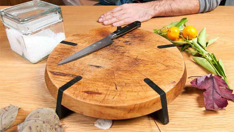 Thớt nhựa có nhiều vết cắt